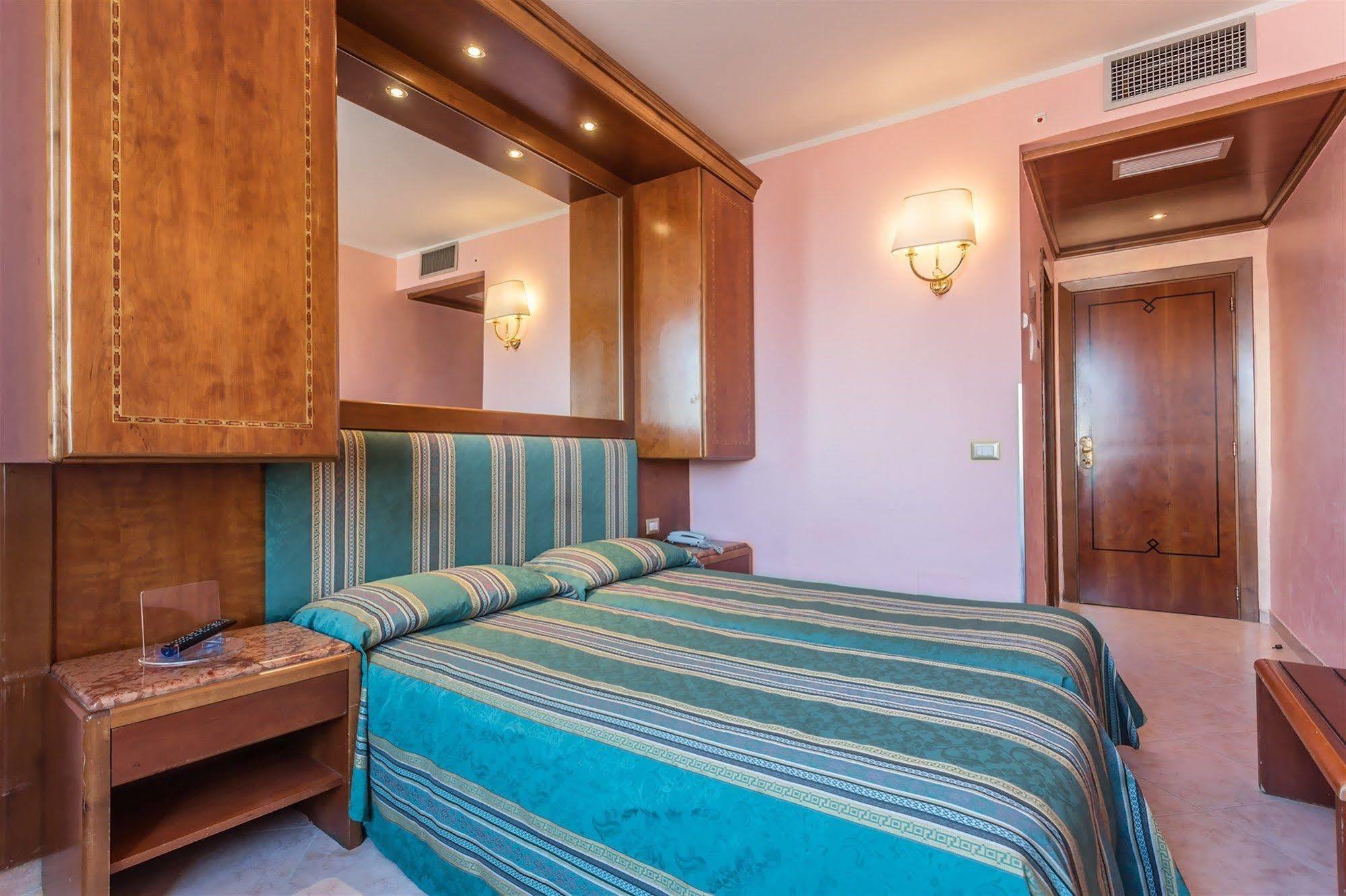 Raeli Hotel Siracusa Řím Exteriér fotografie